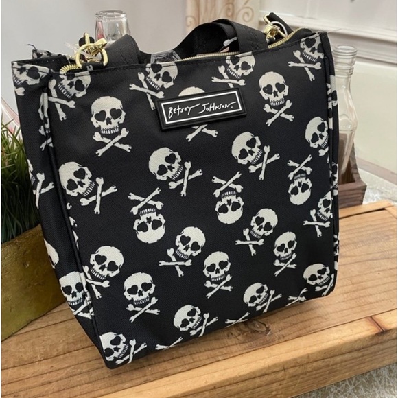 Betsey Johnson Handbags - BETSEY JOHNSON BLACK SKULL INSULATED LUNCH TOTE NWT